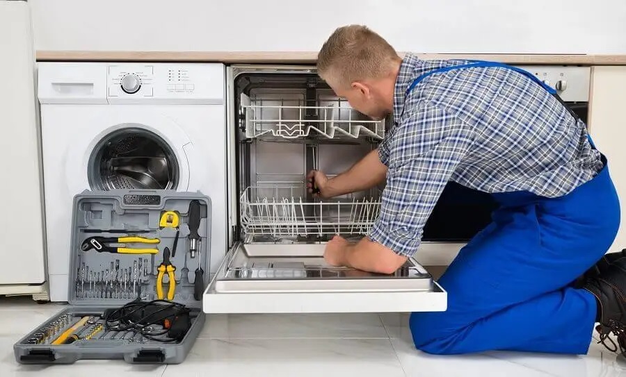 Haymana Beko servisi teknisyen ekibi beyaz eşya tamiri yaparken